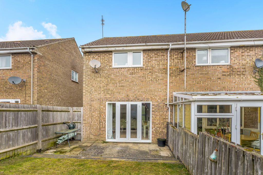 Peacocks Close Middleton Cheney